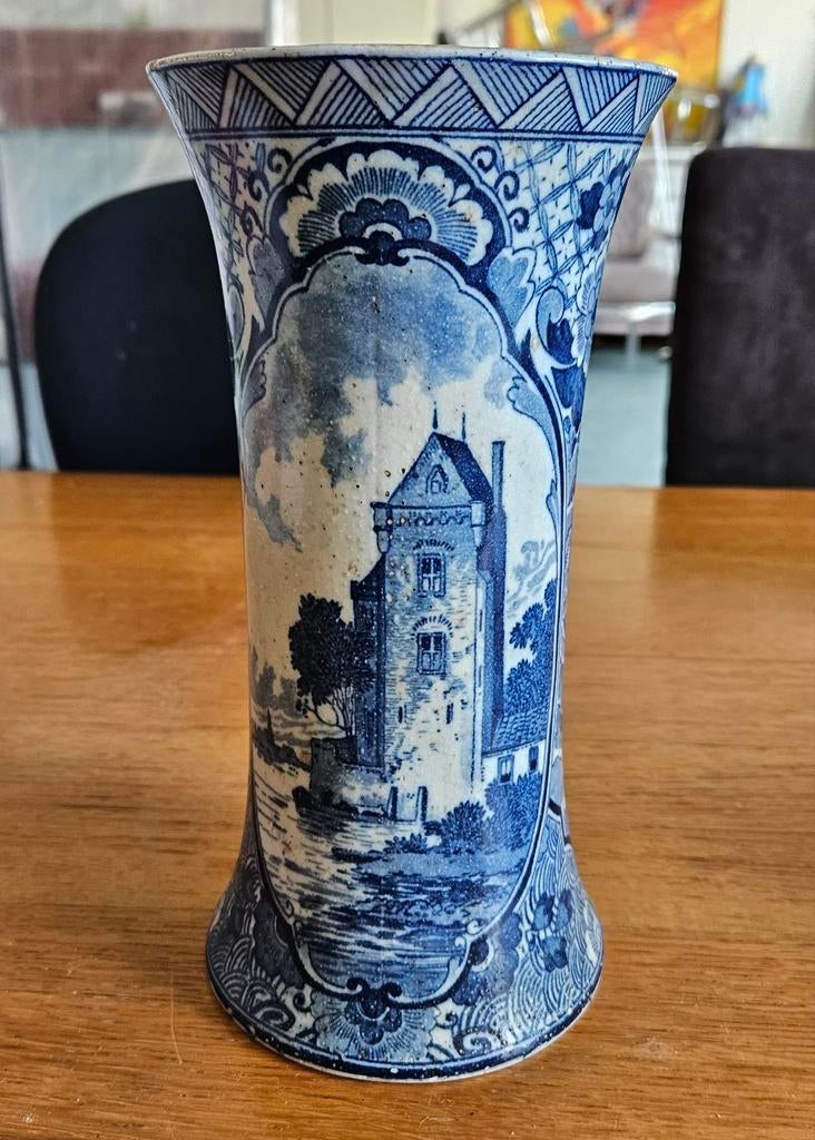 Antieke Delftsblauwe vaas met kasteel en bloemmotief, Ophalen of Verzenden