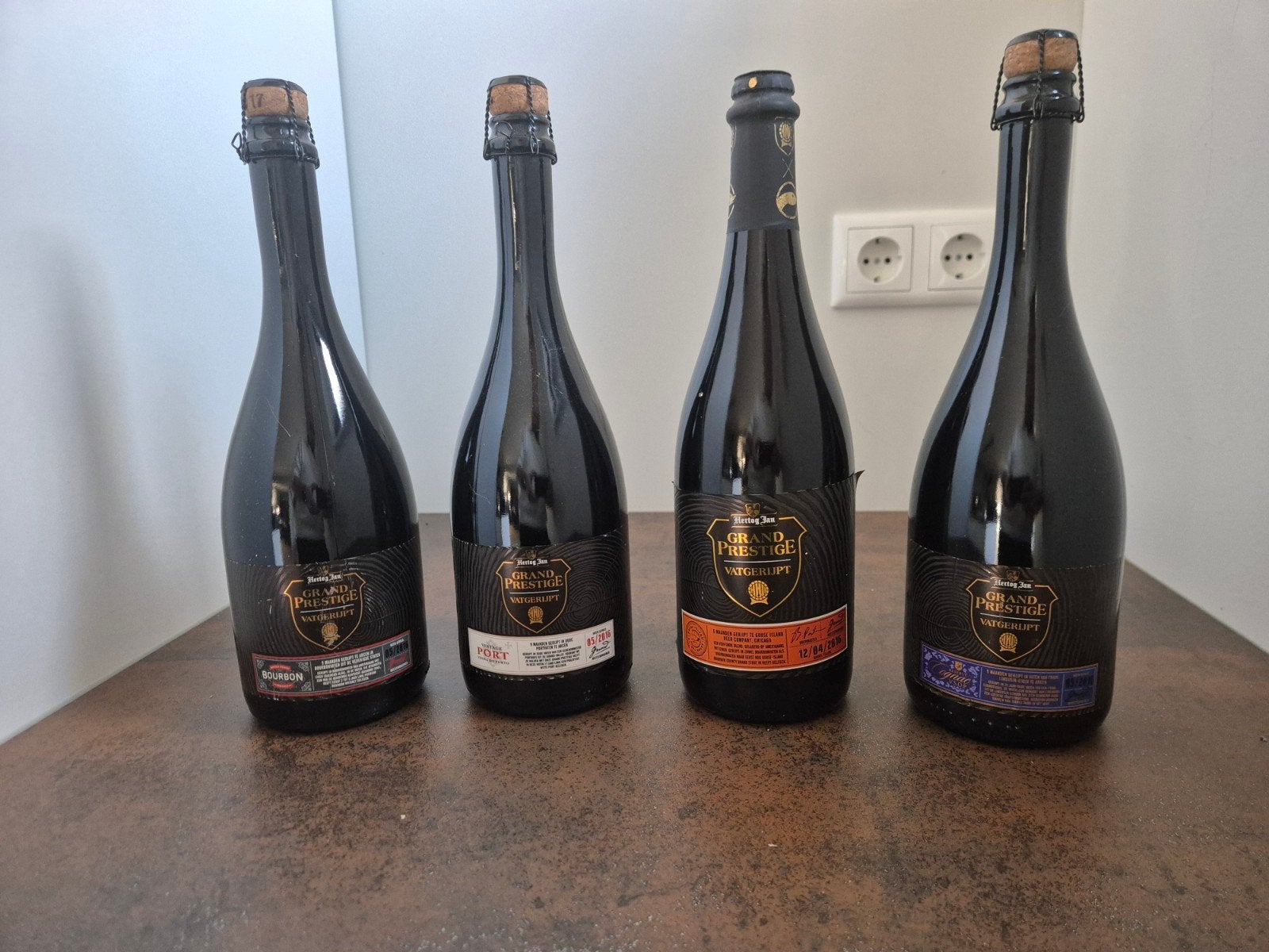 Zeldzame Complete Hertog Jan Vatgerijpt 2016 De Allereerste, Verzamelen, Biermerken, Ophalen, Zo goed als nieuw, Hertog Jan