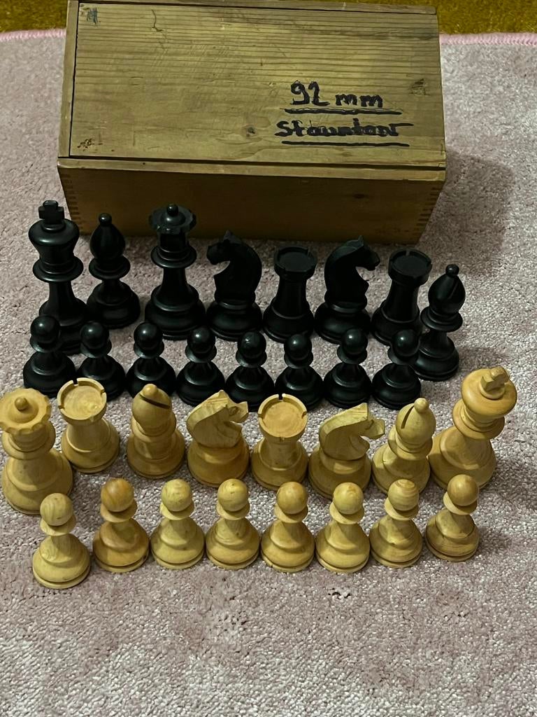 Vintage Unieke Chess Staunton Koninghoogte 92 mm, Ophalen of Verzenden, Minder dan 500 stukjes, Gebruikt, Schaken
