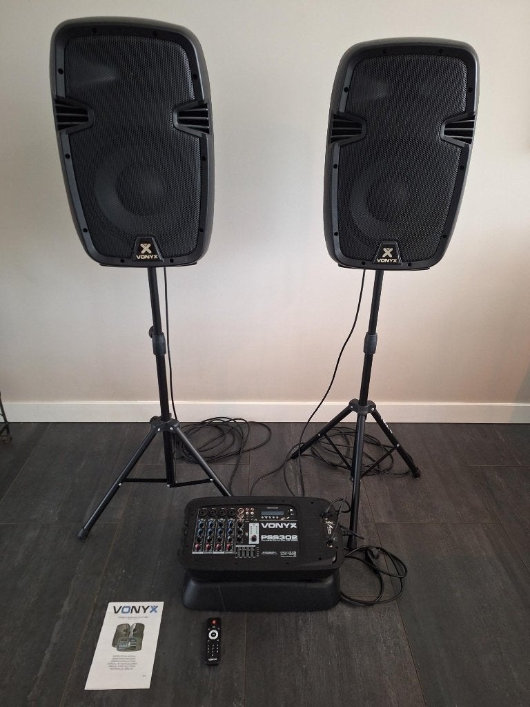 Mooie compacte geluidset incl. mengpaneel, Speakerset, Inclusief kabels, Zo goed als nieuw, Ophalen