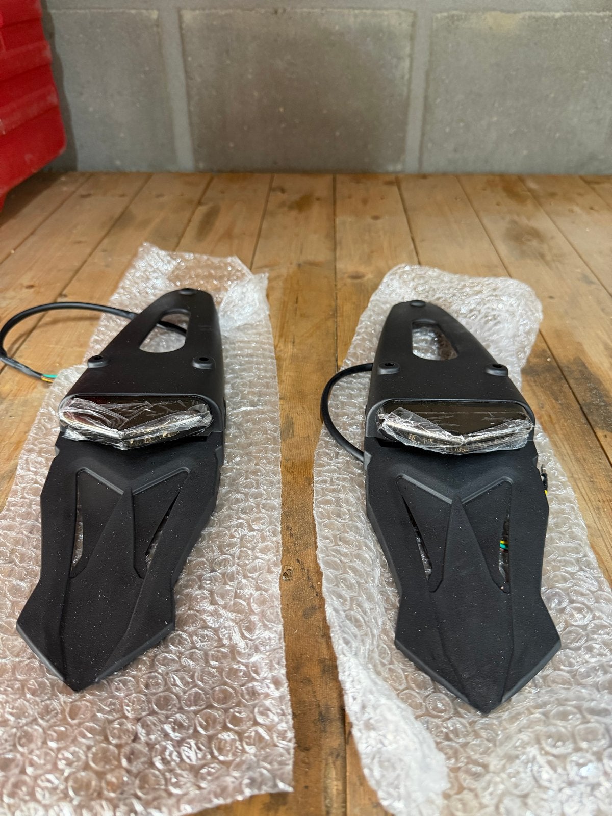 2x KTM Enduro achterlichten met kentekenplaathouder, Ophalen, Nieuw