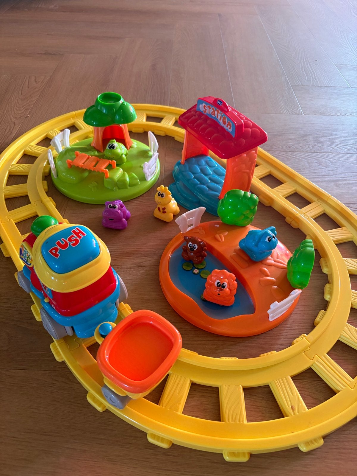Chicco Treintje met Dieren en Station, Ophalen, Zo goed als nieuw