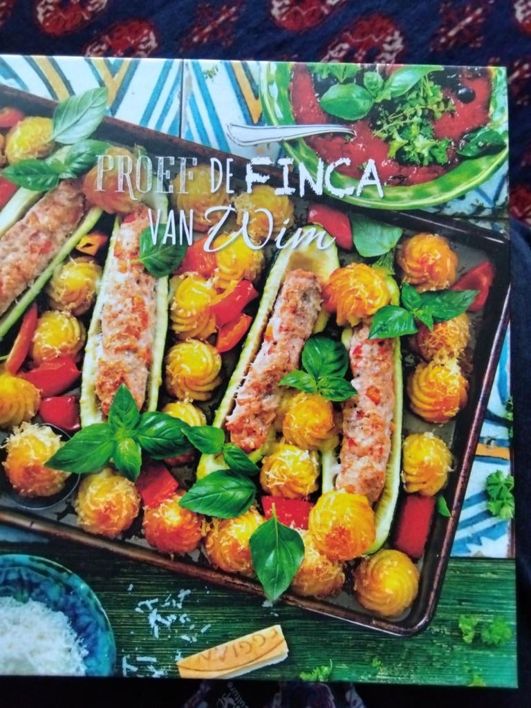 Proef de Finca van Wim - Aviko Kookboek, Spanje, Verzenden, Hoofdgerechten, Zo goed als nieuw