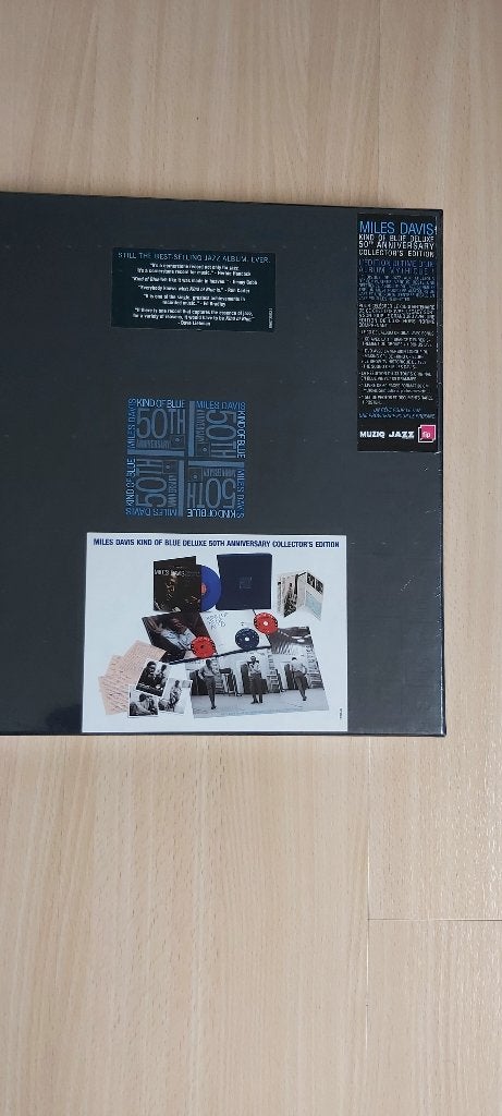 Miles Davis Kind of Blue 50 th Anniversary Deluxe 2CD+LP+DVD, Cd's en Dvd's, Cd's | Jazz en Blues, 1980 tot heden, Boxset, Ophalen of Verzenden