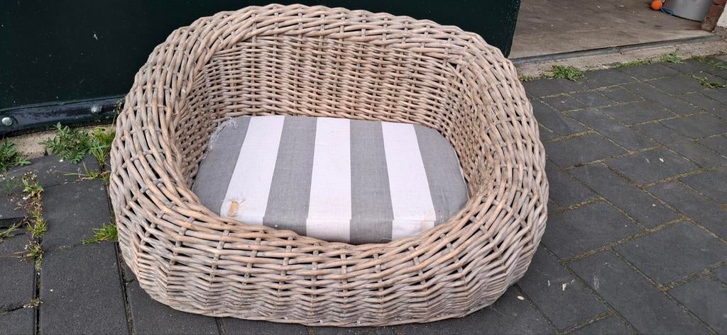 Kattenmand met kussen., Ophalen