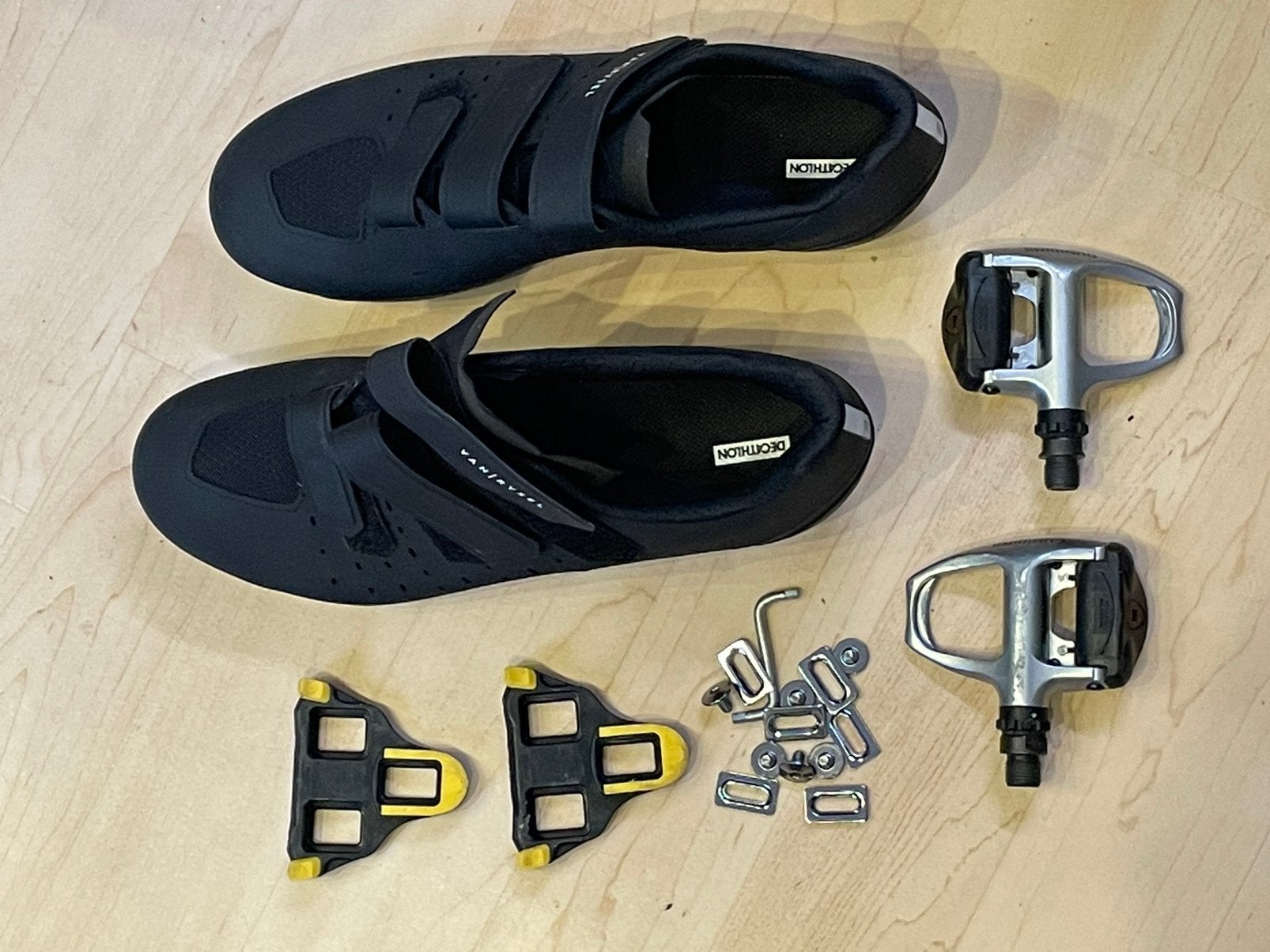 Fietsschoenen (mt44) + pedalplaten + clip-pedalen, Overige merken, Aluminium, Meer dan 20 versnellingen, Minder dan 49 cm