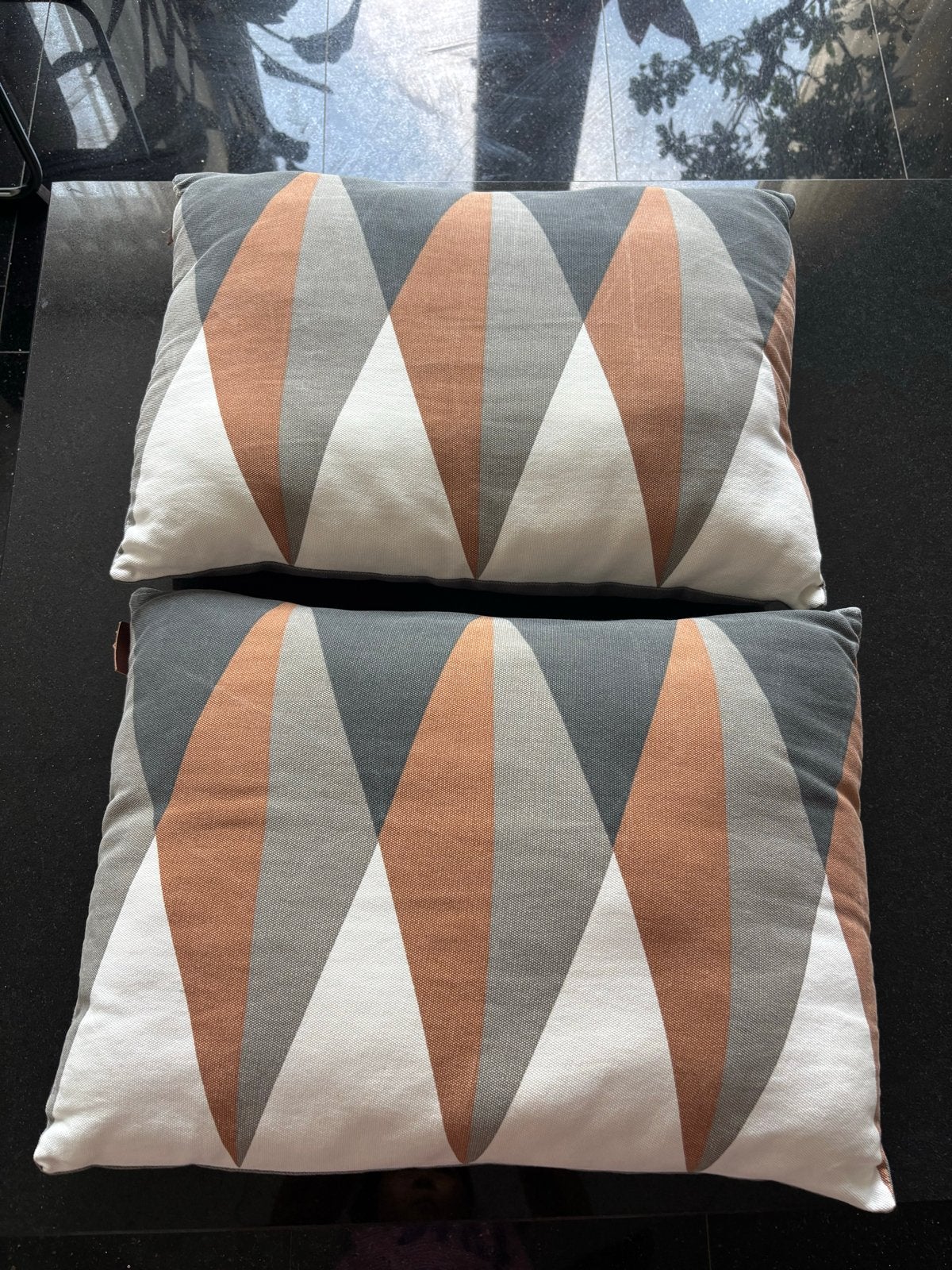 Set van 2 decoratieve kussens met geometrisch patroon, Ophalen of Verzenden, Zo goed als nieuw, Wit, Rechthoekig