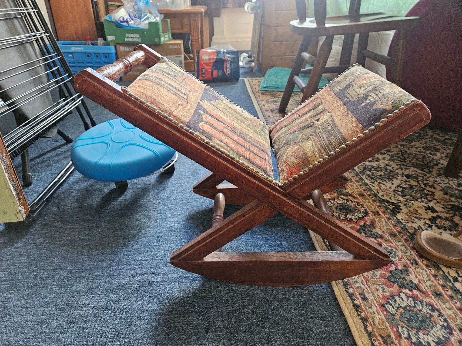 Uniek voetenbankje met boekenprint - Comfortabel en stijlvol, Ophalen, Minder dan 50 cm, Gebruikt, 50 tot 75 cm