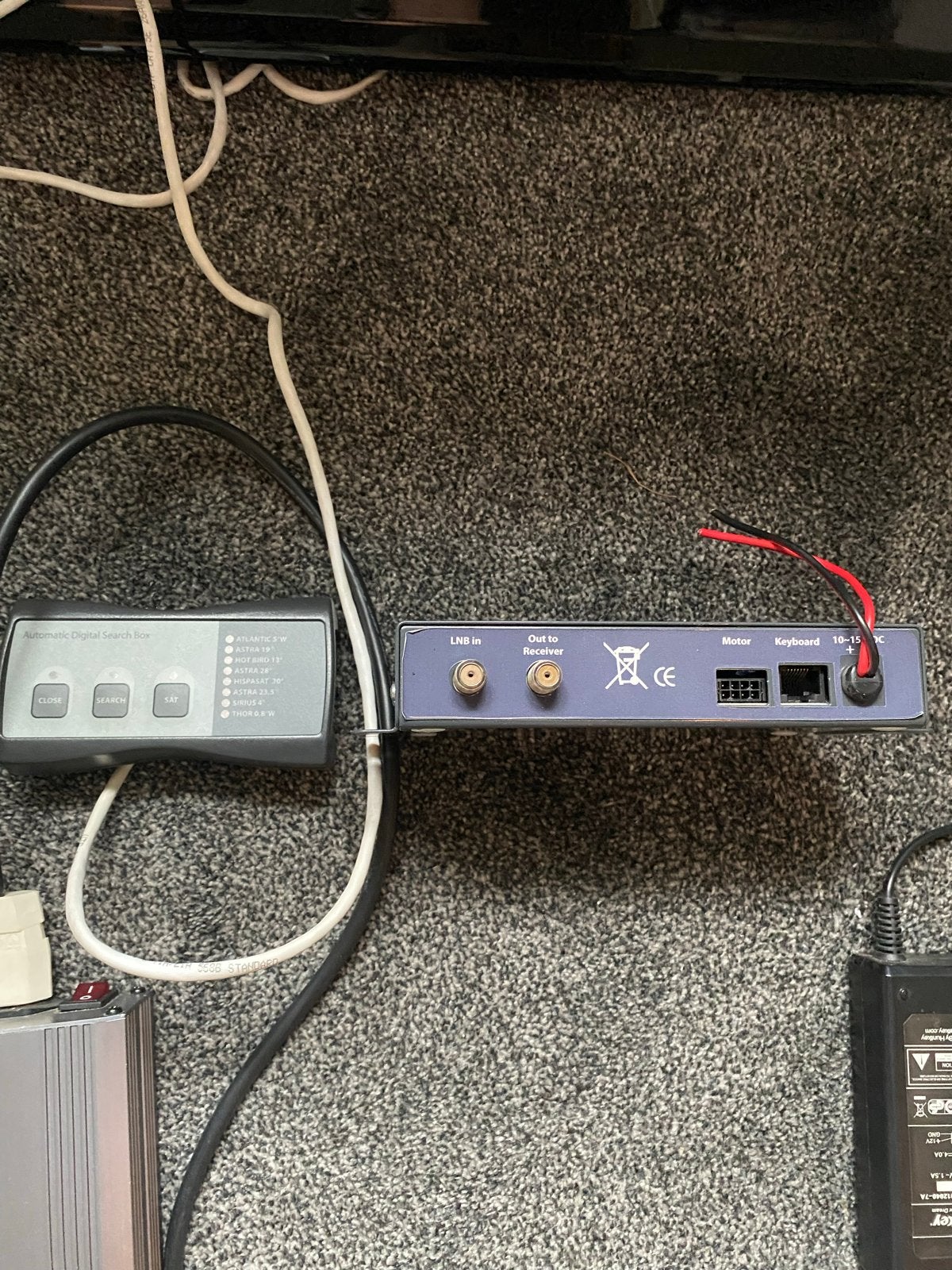AKAI TV met satellietontvanger en accessoires, Ophalen of Verzenden, Gebruikt