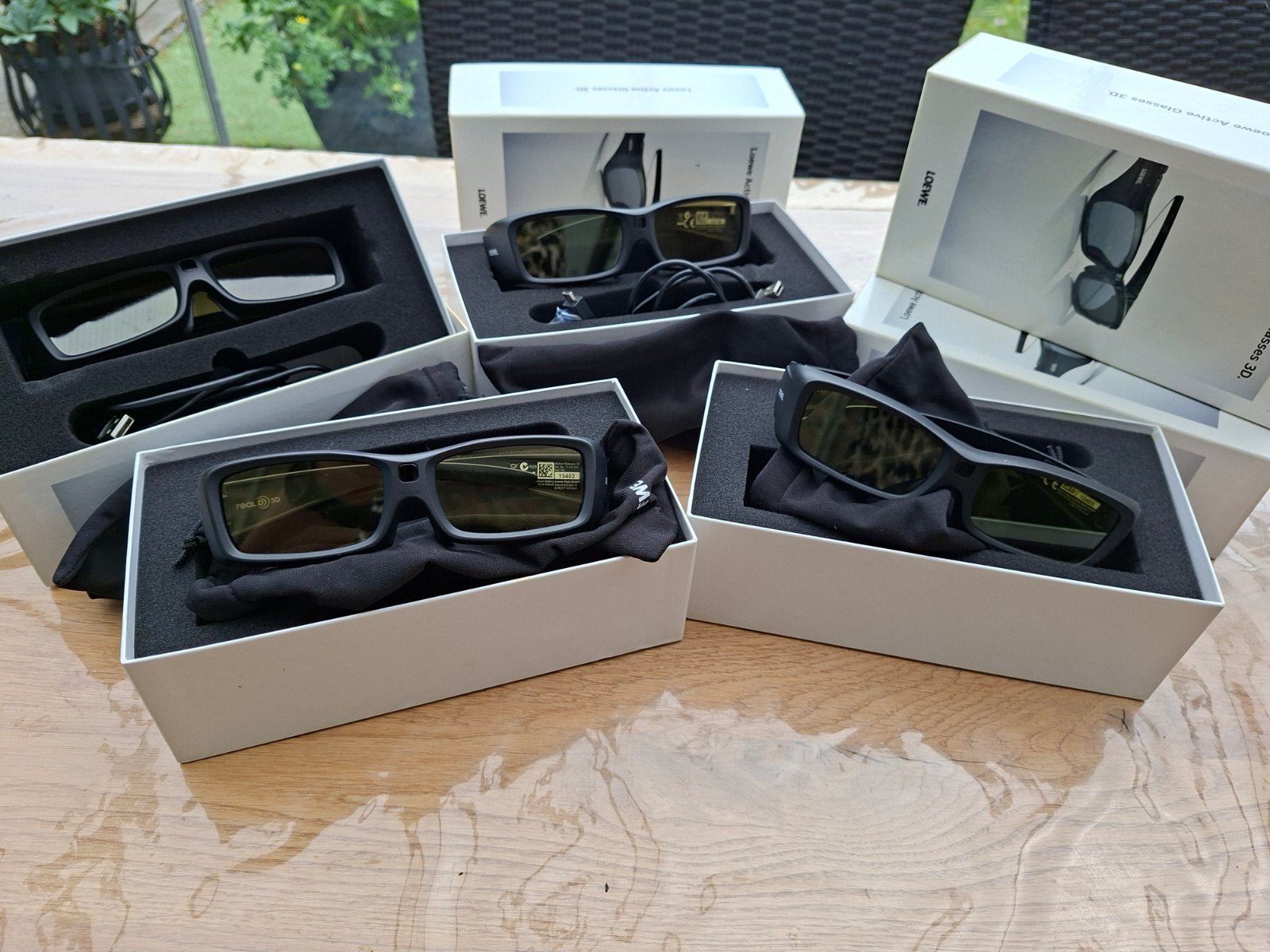 Loewe Active Brillen 3D (4 stuks)en 2 loewe afstandsbedieni, Ophalen, Zo goed als nieuw