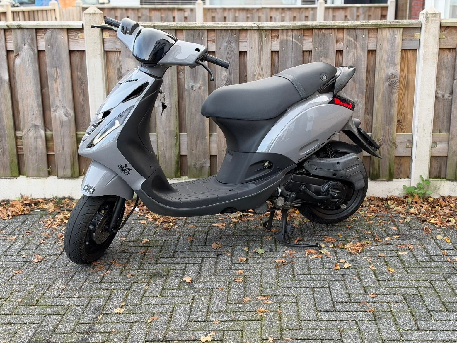Piaggio zip 4t 2v, Fietsen en Brommers, Ophalen of Verzenden, Zo goed als nieuw, Benzine, Zip