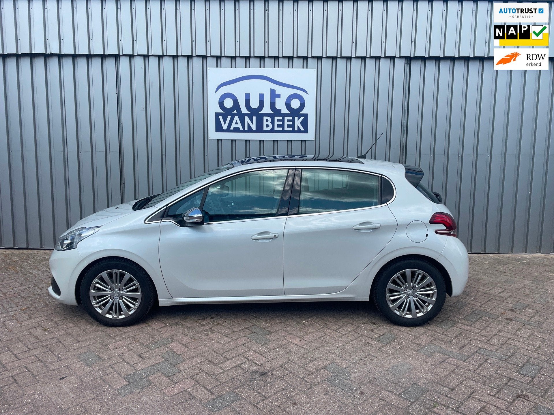 Peugeot 208 1.5 BlueHDi Blue Lease Allure, Auto's, Peugeot, Voorwielaandrijving, Stof, Gebruikt, 4 cilinders