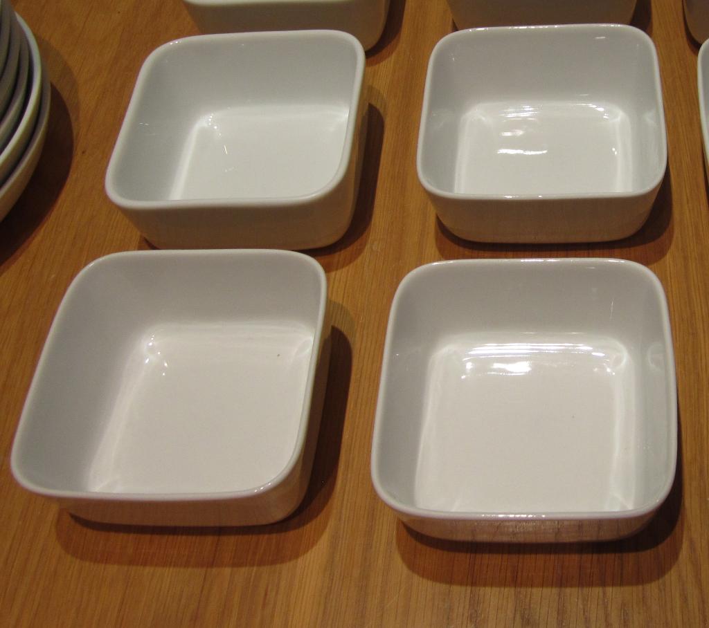 Hema Odense kommen 11 x 11 cm. dessertschaaltjes 4 stuks, Huis en Inrichting, Keuken | Servies, Ophalen of Verzenden, Zo goed als nieuw