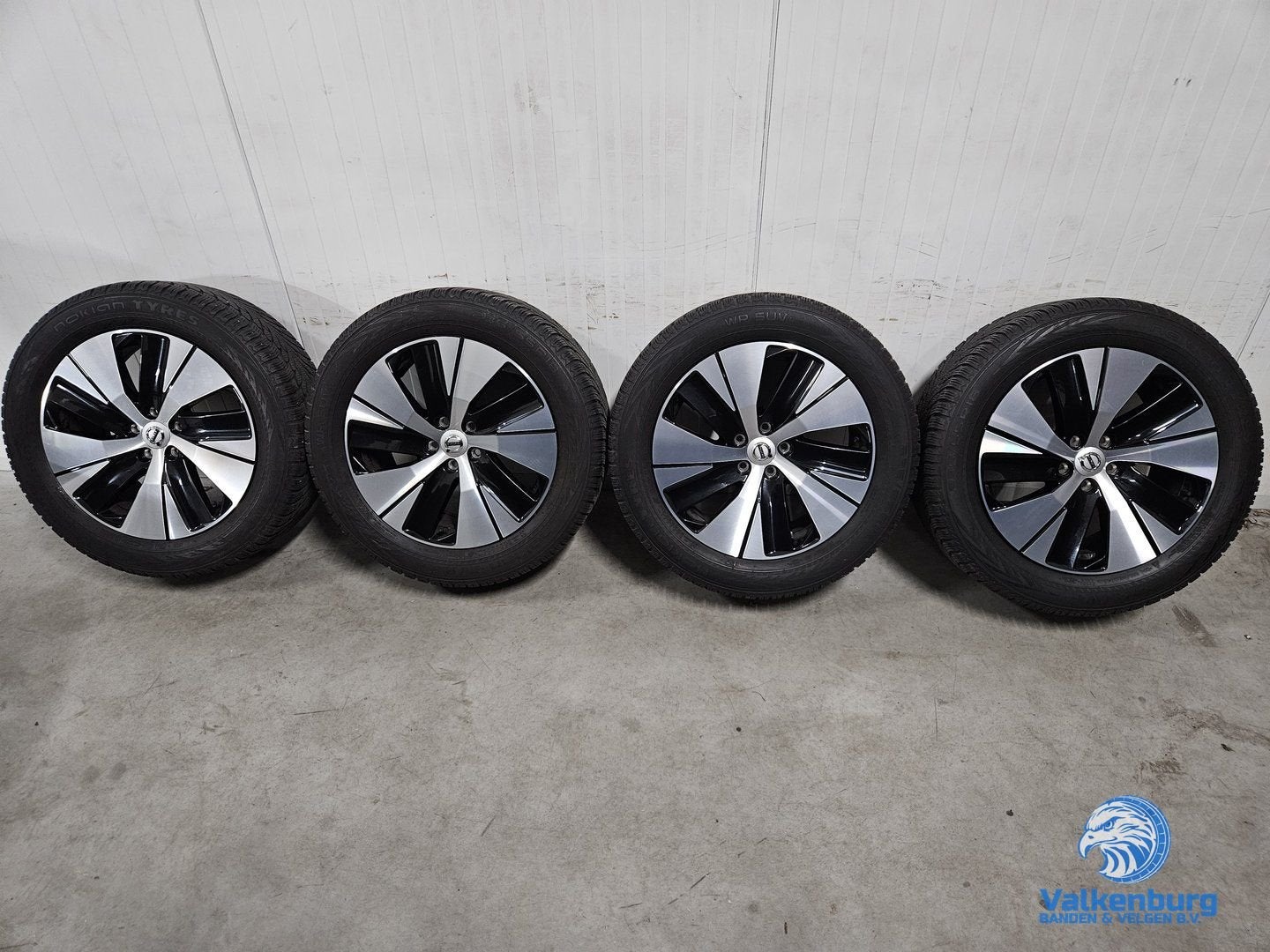 5-6mm! Originele Volvo XC40 Black Diamond Cut 18 inch velgen, 18 inch, Gebruikt, -, -