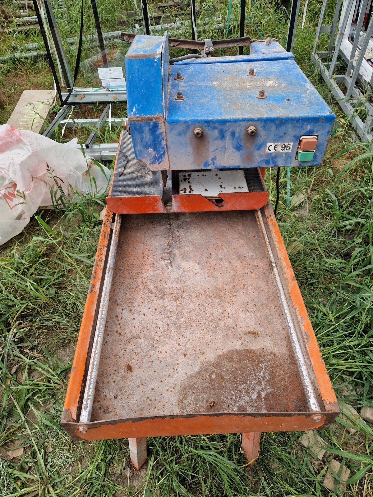 Rubi D305 Steenzaag - 2.3 kW - Goede staat, Doe-het-zelf en Verbouw, Gereedschap | Zaagmachines, Ophalen, Gebruikt, 70 mm of meer