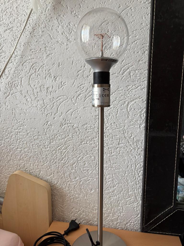 IKEA Rodd Tafellamp met grote LED filament lamp, Huis en Inrichting, Lampen | Tafellampen, Ophalen of Verzenden, Zo goed als nieuw