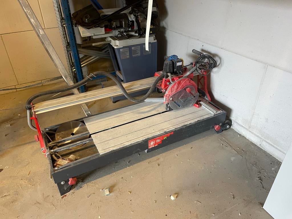 Ruby zaagtafel voor tegels met waterkoeling, Doe-het-zelf en Verbouw, Gereedschap | Zaagmachines, Gebruikt, 70 mm of meer, Overige typen