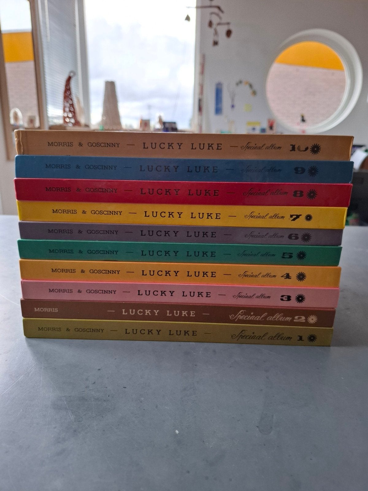 Omnibus Lucky Luke 10 x, Meerdere comics, Ophalen of Verzenden, Zo goed als nieuw, Europa