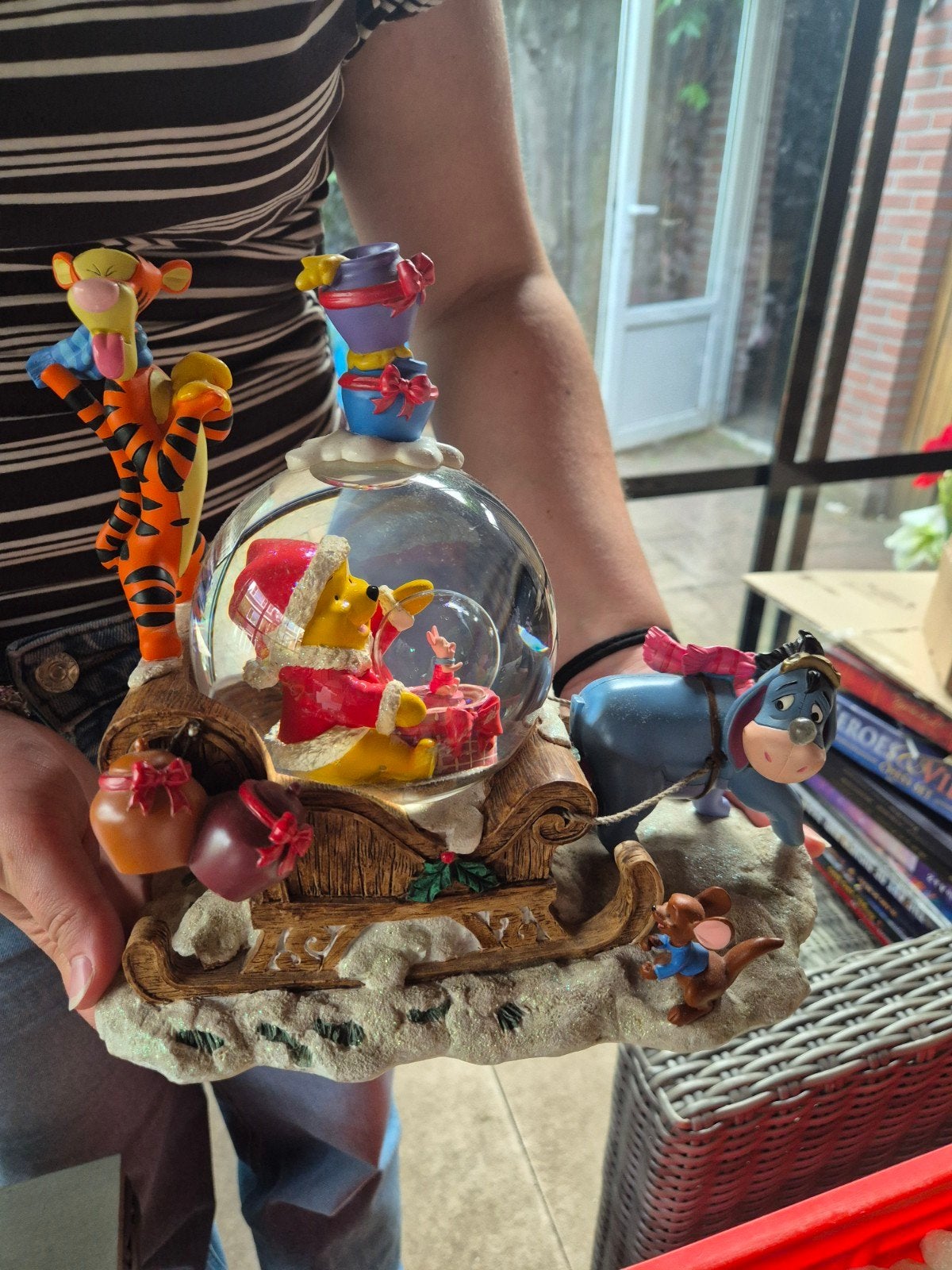 Snowglobe winnie the pooh kerst disney, Ophalen of Verzenden, Winnie de Poeh of vrienden, Beeldje of Figuurtje