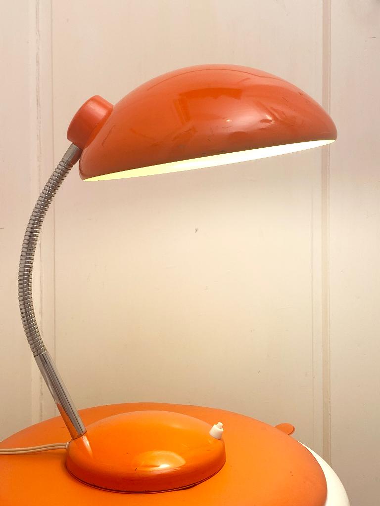 Oranje vintage Massive bureaulamp in Bauhaus stijl, Huis en Inrichting, Lampen | Tafellampen, Ophalen, Gebruikt, Bauhaus, Metaal