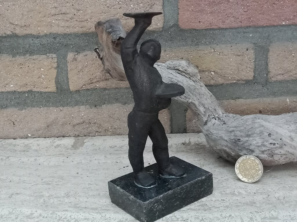 bronzen beeldje Marlies Noordkamp, de stucadoor, Ophalen of Verzenden, Zo goed als nieuw, Mens