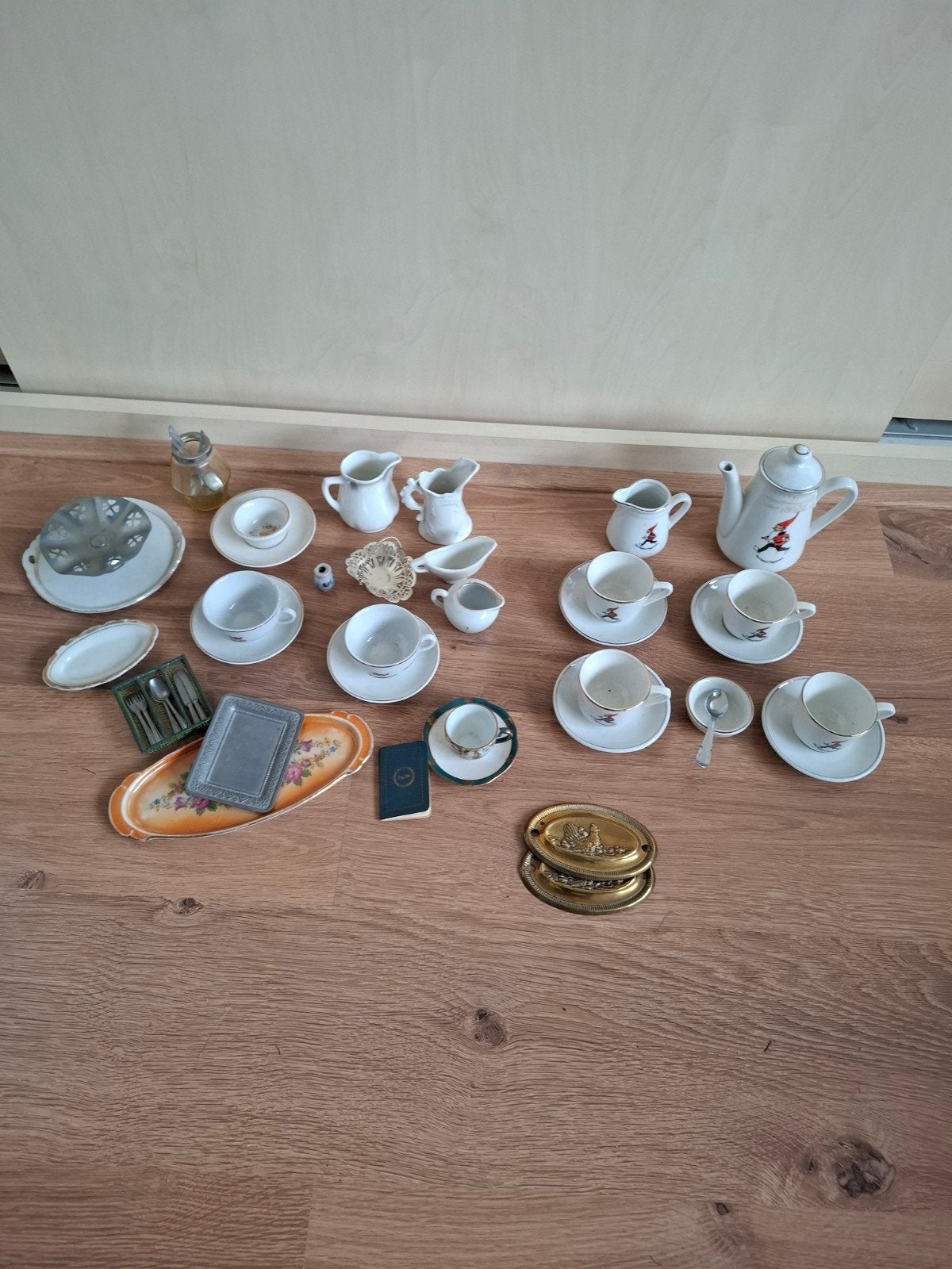 Diverse kinderservies kopjes en kannetjes+Van, Ophalen of Verzenden