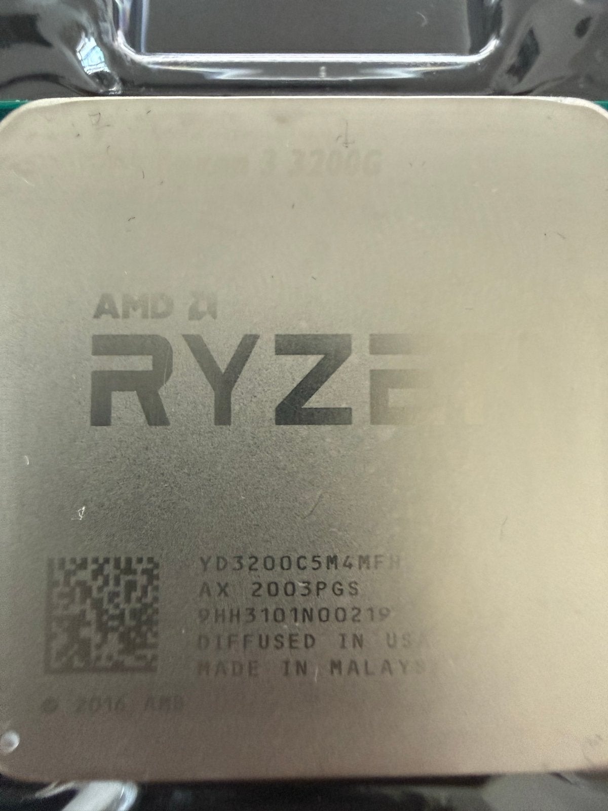 AMD Ryzen 3 3200G Processor met Radeon Vega 8 Graphics, Computers en Software, Ophalen of Verzenden, Zo goed als nieuw, 4-core