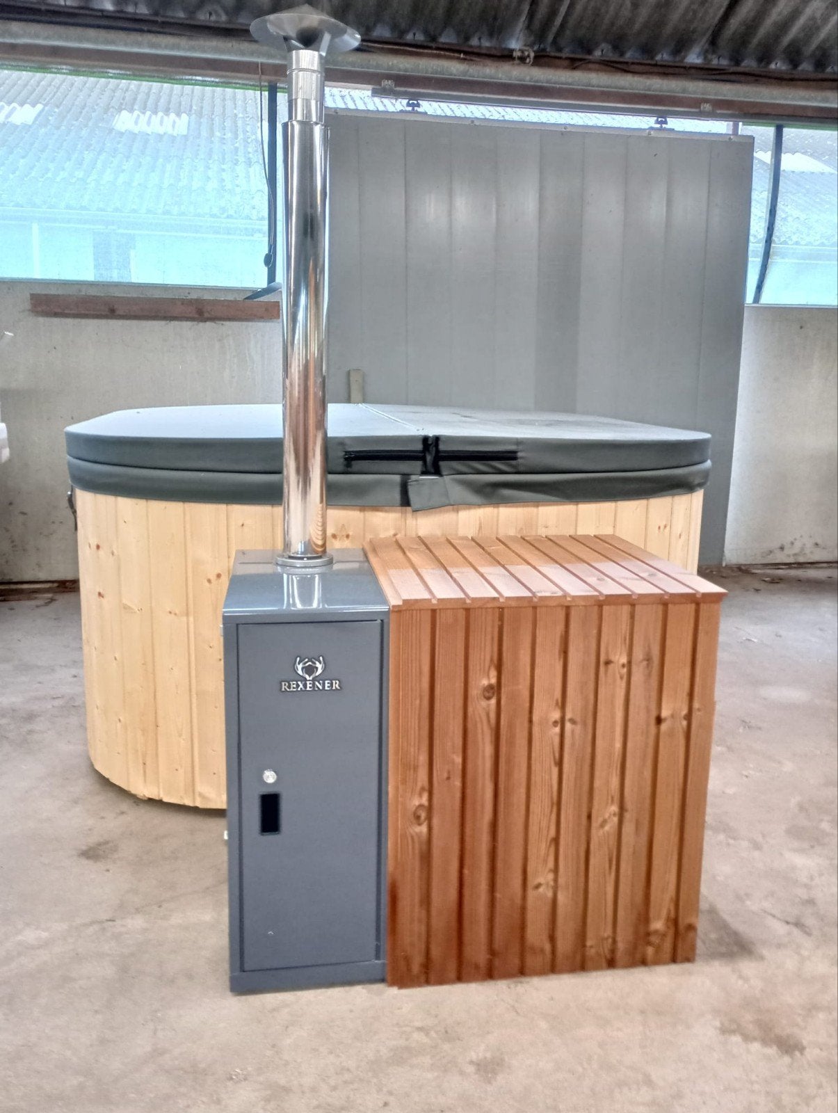 Hot tub met Rexener biodiesel kachel, isolatiedeksel en trap, Ophalen, Trap, Nieuw, Wellnessandgarden
