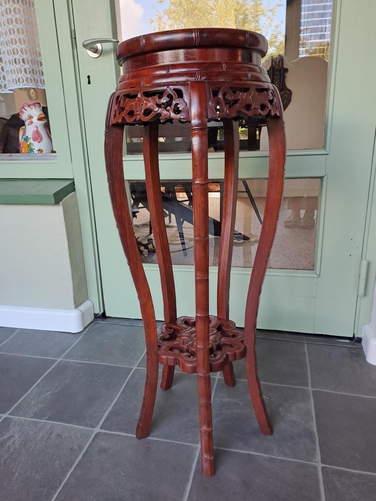 Chinese piedestal zuil plantentafel bewerkt hout., Ophalen, Minder dan 55 cm, Rond, Zo goed als nieuw
