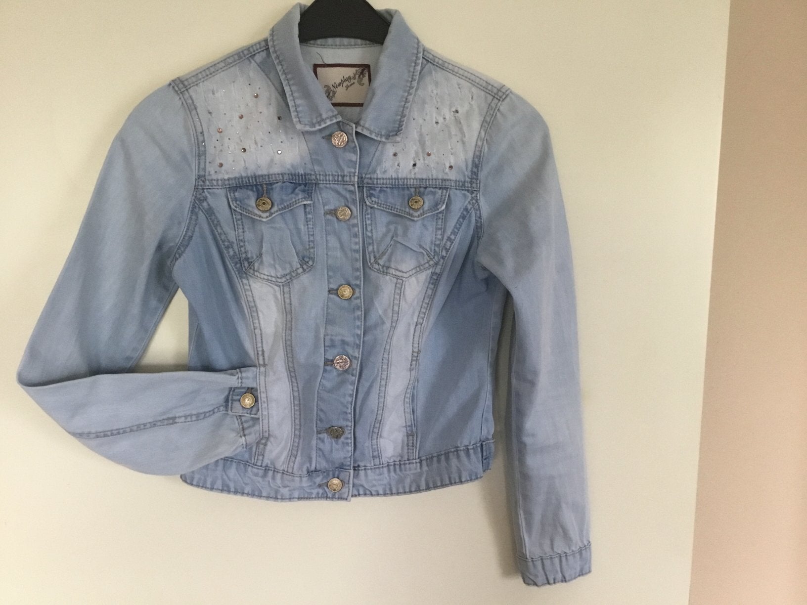 Blauwe spijkerjasje S/36 Zara voor €5,00 OPHALEN, Kleding | Dames, Jassen | Zomer, Ophalen, Zo goed als nieuw, Maat 36 (S), Blauw