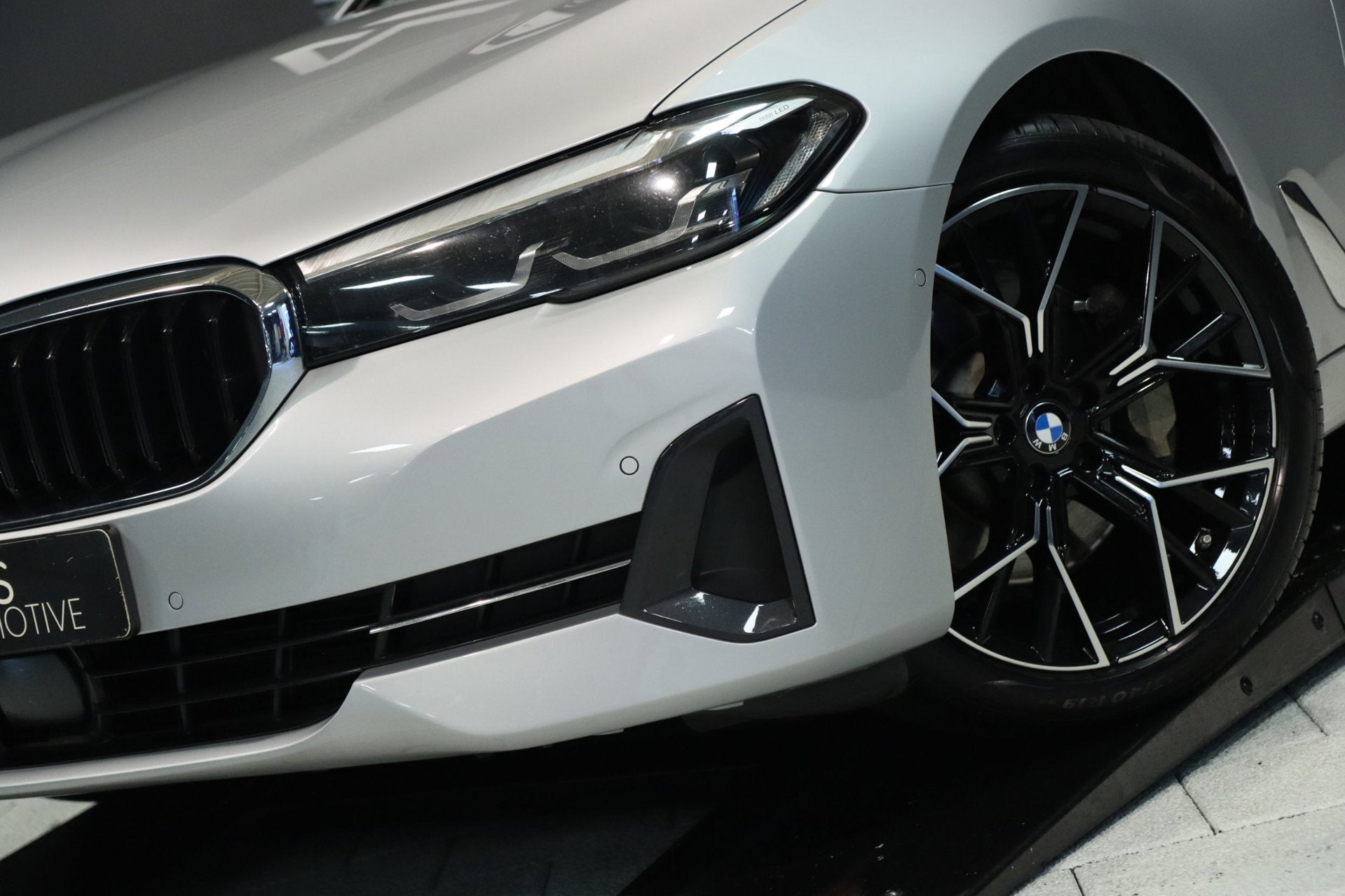 BMW 5-serie Touring 530i / CAMERA / ACC / LEDER / ELEK-TREKH, Auto's, Automaat, Gebruikt, Zwart, 4 cilinders