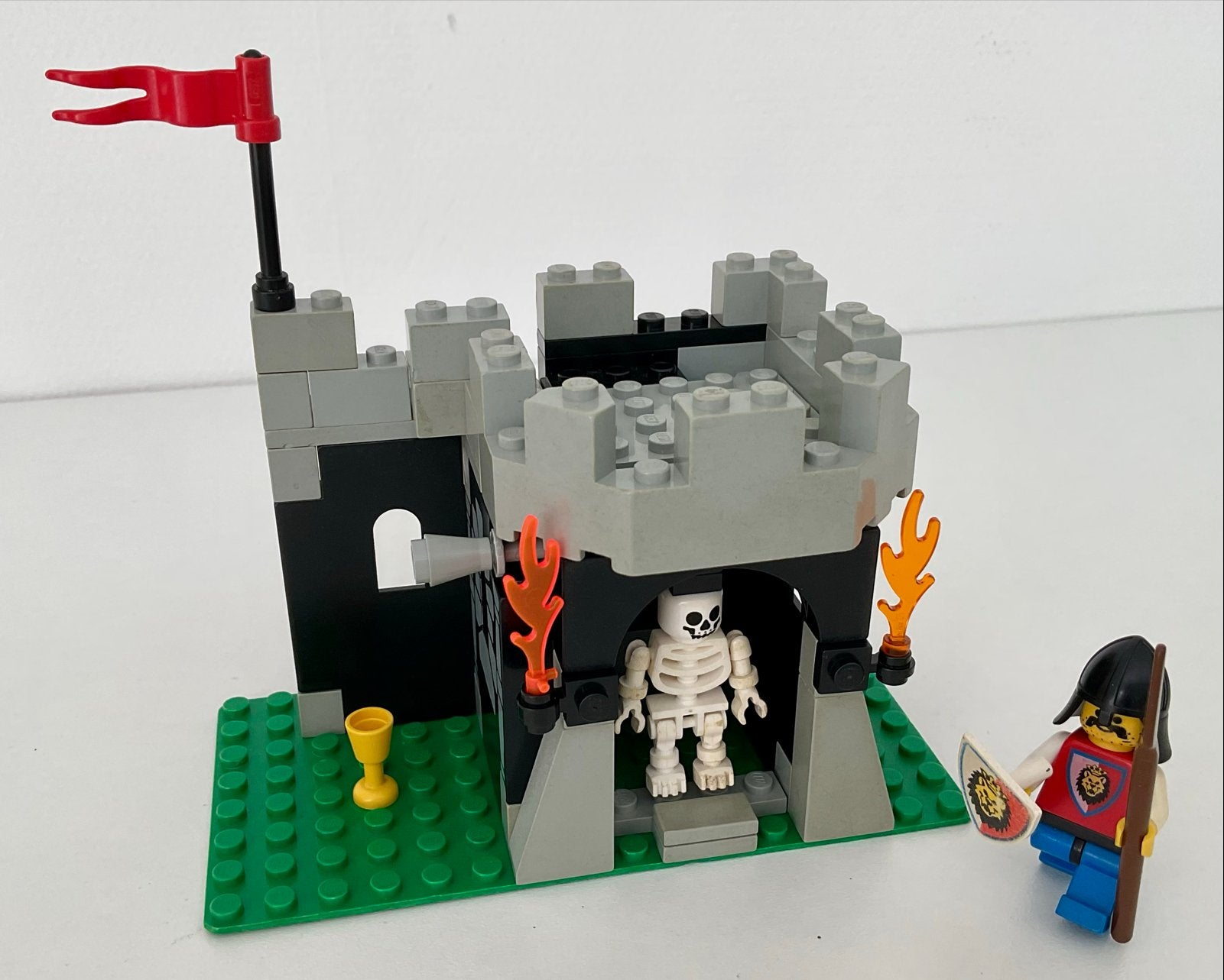 LEGO 6036: Skeleton Surprise (Royal Knights), Ophalen, Zo goed als nieuw, Overige merken
