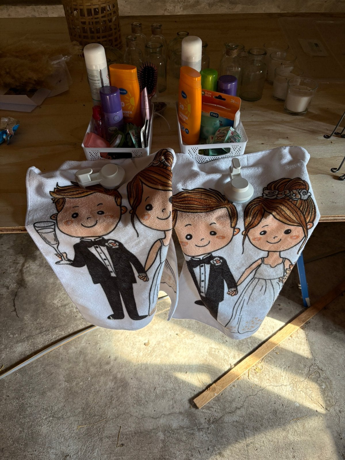 Wc bakjes mannen en vrouwen en 2 handdoeken met haakje, Ophalen, Zo goed als nieuw, Accessoires