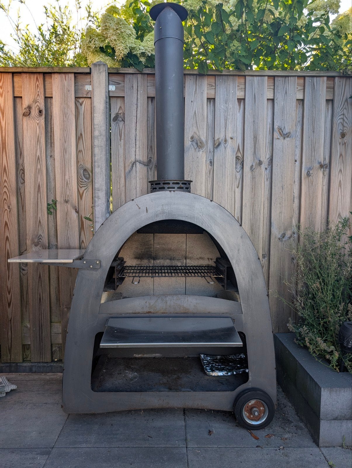 Buitenoven / Haard / Barbecue met Schoorsteen, Tuin en Terras, Ophalen, Gebruikt, Houtskool, Vrijstaand