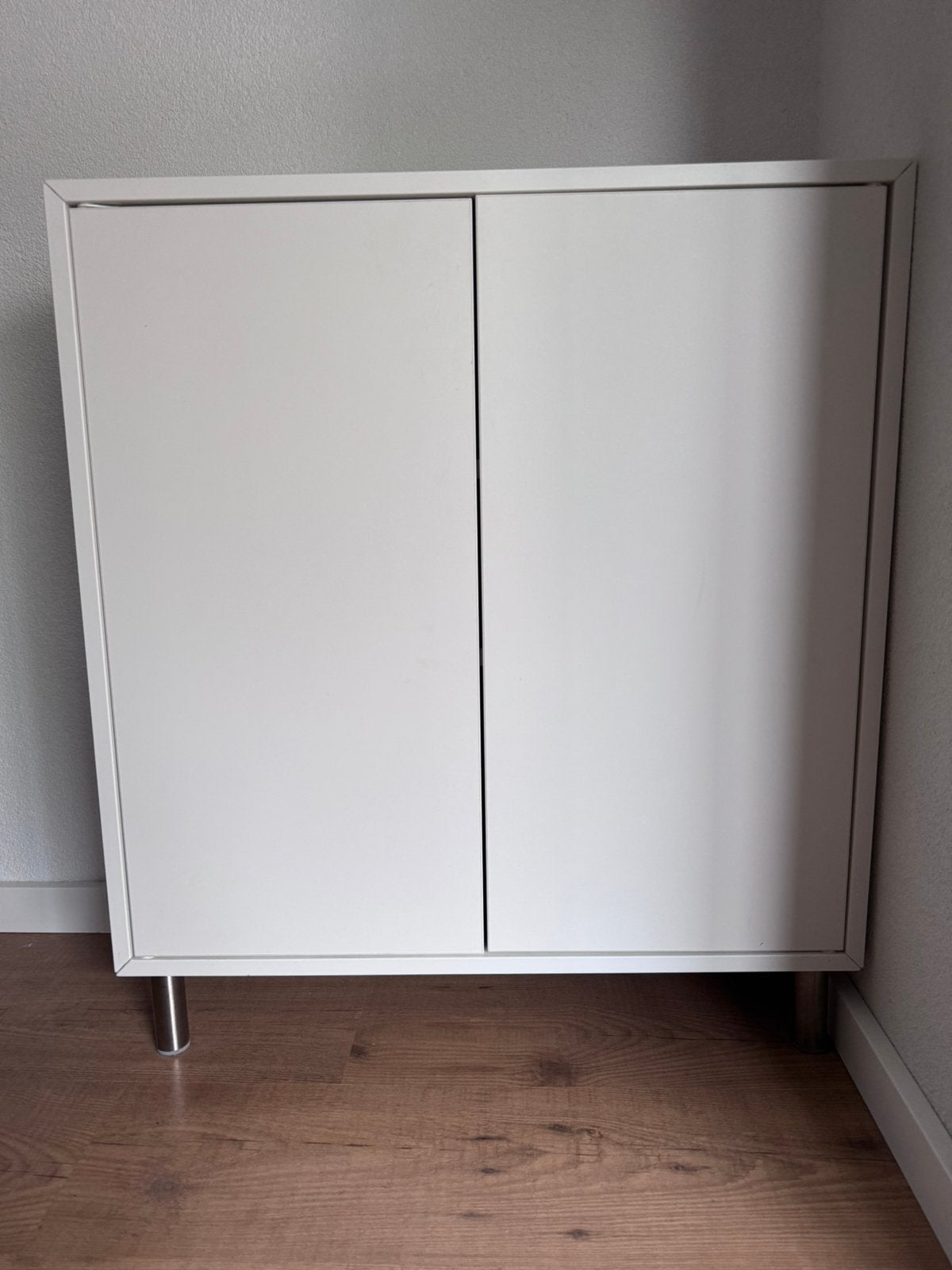 IKEA EKET kast wit met deurtjes en pootjes, Huis en Inrichting, Ophalen, Gebruikt