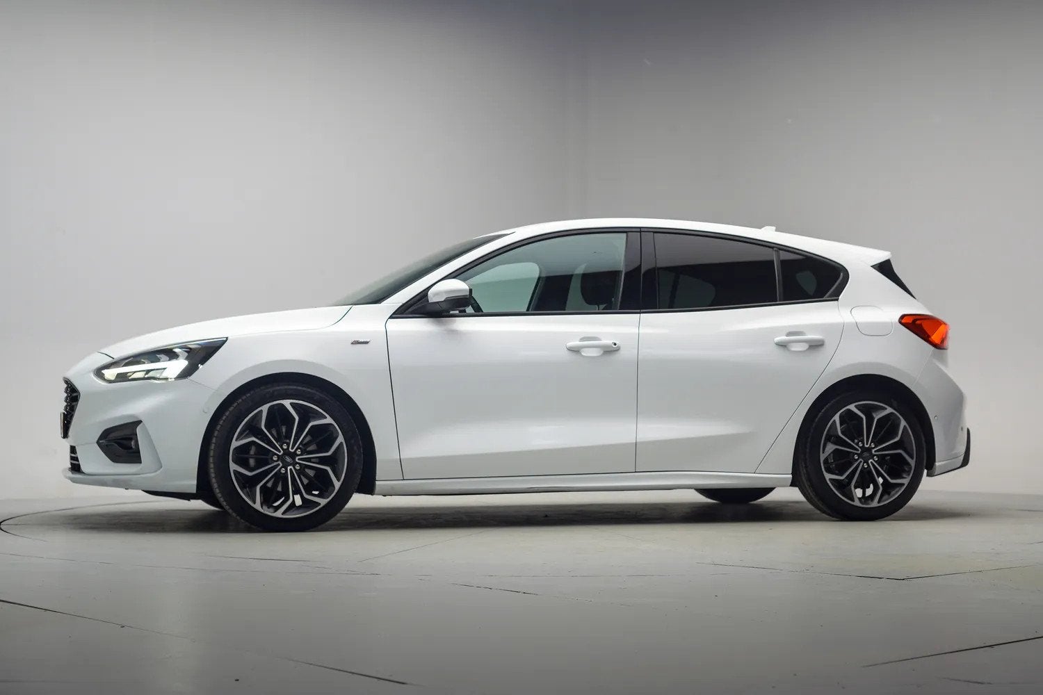 Ford Focus 1.0 EcoBoost 125pk ST Line Business [ LED Apple/A, Auto's, Focus, Dealer onderhouden, 125 pk, Gebruikt