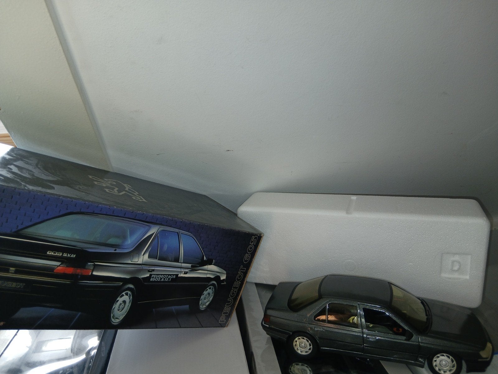 Peugeot 605 SV2 1:18 modelauto - Zo goed als nieuw, Ophalen of Verzenden, Zo goed als nieuw, Auto, Overige merken