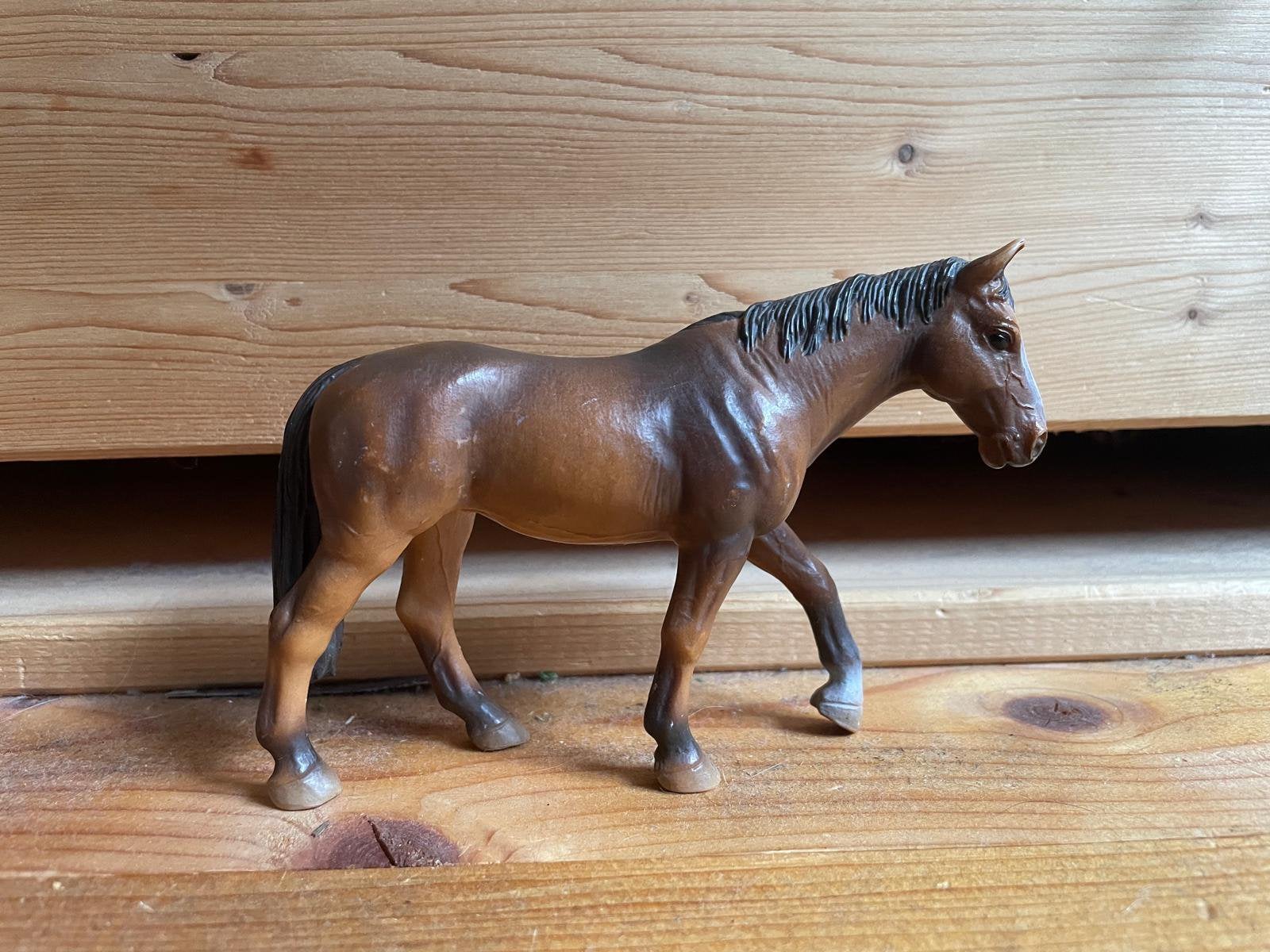 Schleich holstein merrie uit oude huifkar set 42024, Verzamelen, Verzenden, Gebruikt, Paard, Beeldje of Figuurtje