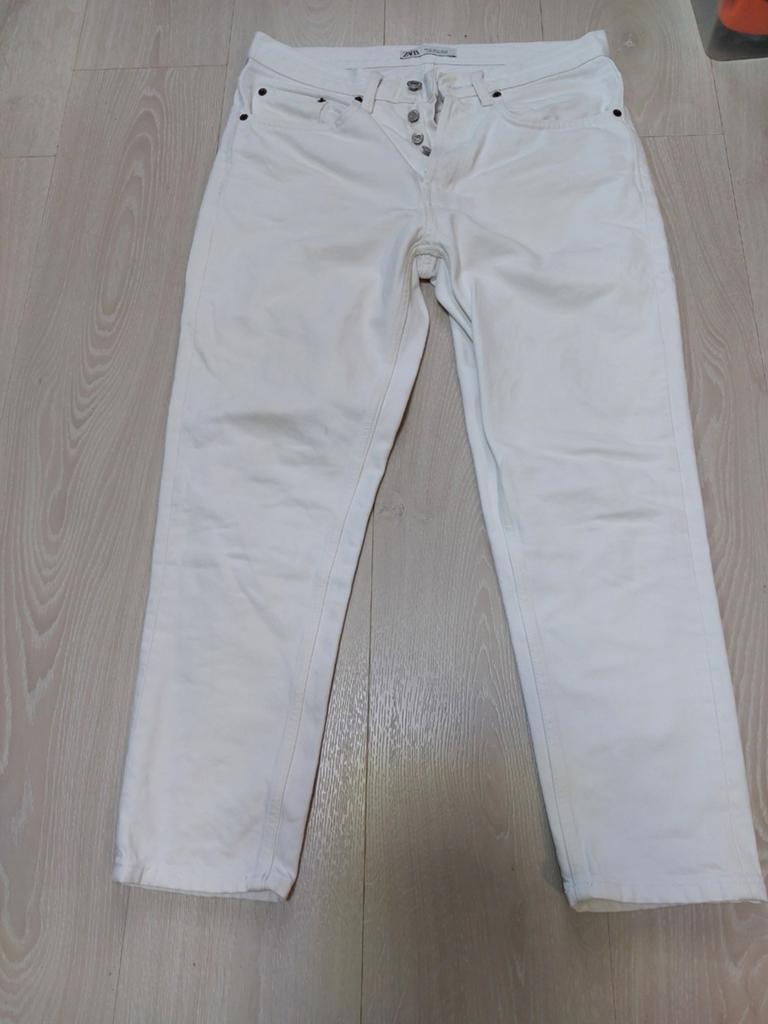 Witte Zara Jeans - Maat 40 (M), Kleding | Dames, Maat 38/40 (M), Ophalen of Verzenden, Zo goed als nieuw, Lang
