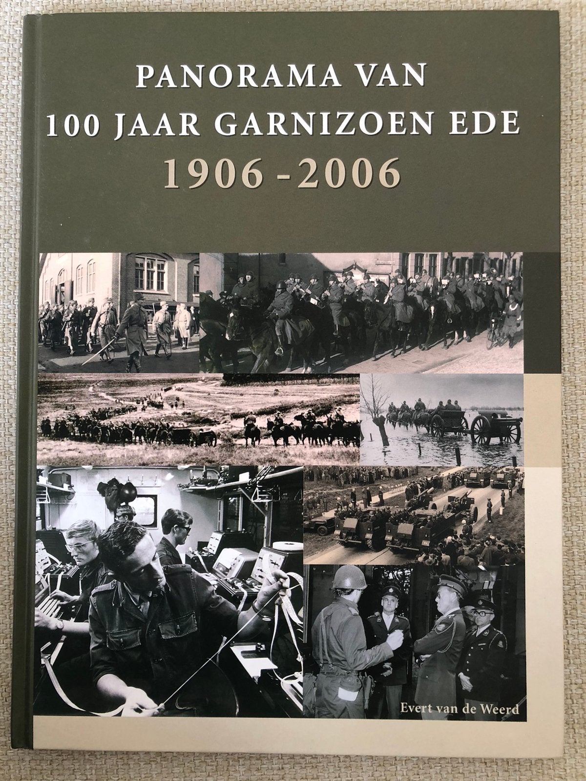 E. van de Weerd - Panorama van 100 jaar Garnizoen Ede, Europa, Ophalen of Verzenden, Zo goed als nieuw, E. van de Weerd