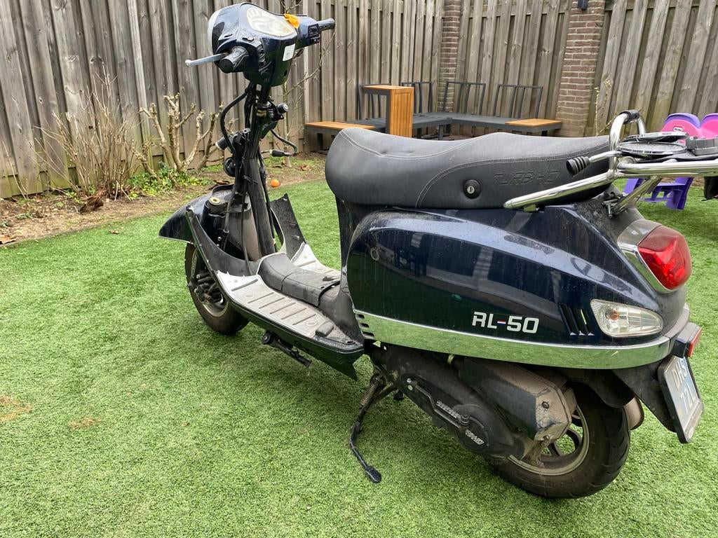 Turbho RL-50 Scooter - beschadige brommer aangeboden., Fietsen en Brommers, Scooters | Overige merken, Ophalen, Zo goed als nieuw