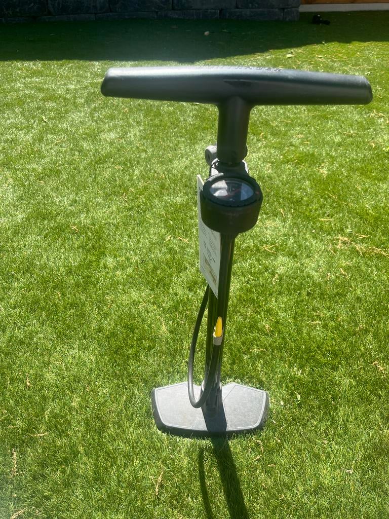 Bontrager Hogehout Bike Fun Vloerpomp met Drukmeter, Ophalen of Verzenden, Drukmeter, Nieuw