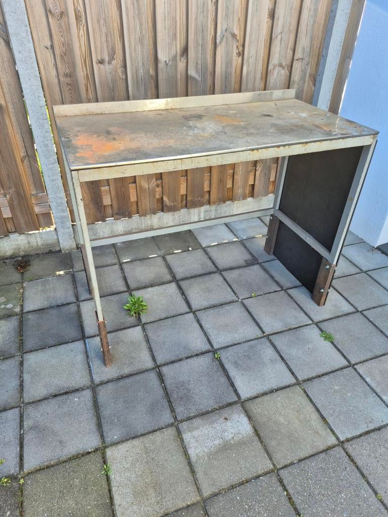 Gebruikte werkbank, zelf verhoogd, voor een leuke prijs, Ophalen of Verzenden, Gebruikt, 120 tot 170 cm