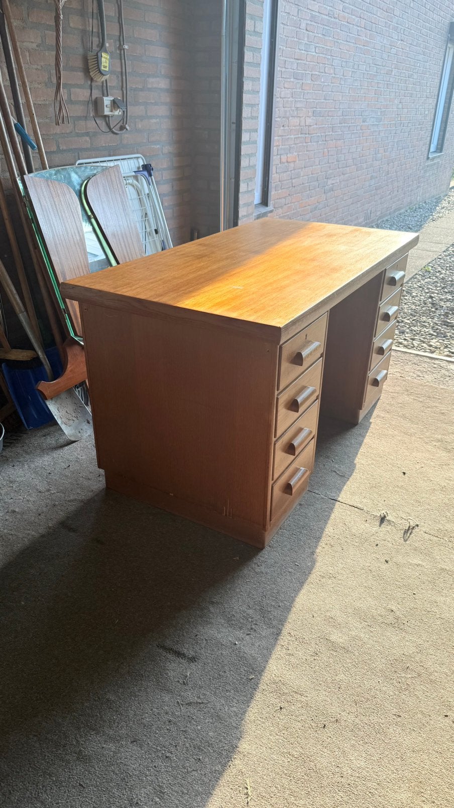 Vintage teak directiebureau | 150x80 cm | 8 lades | sleutels, Huis en Inrichting, Kasten | Roldeurkasten en Archiefkasten, Ophalen