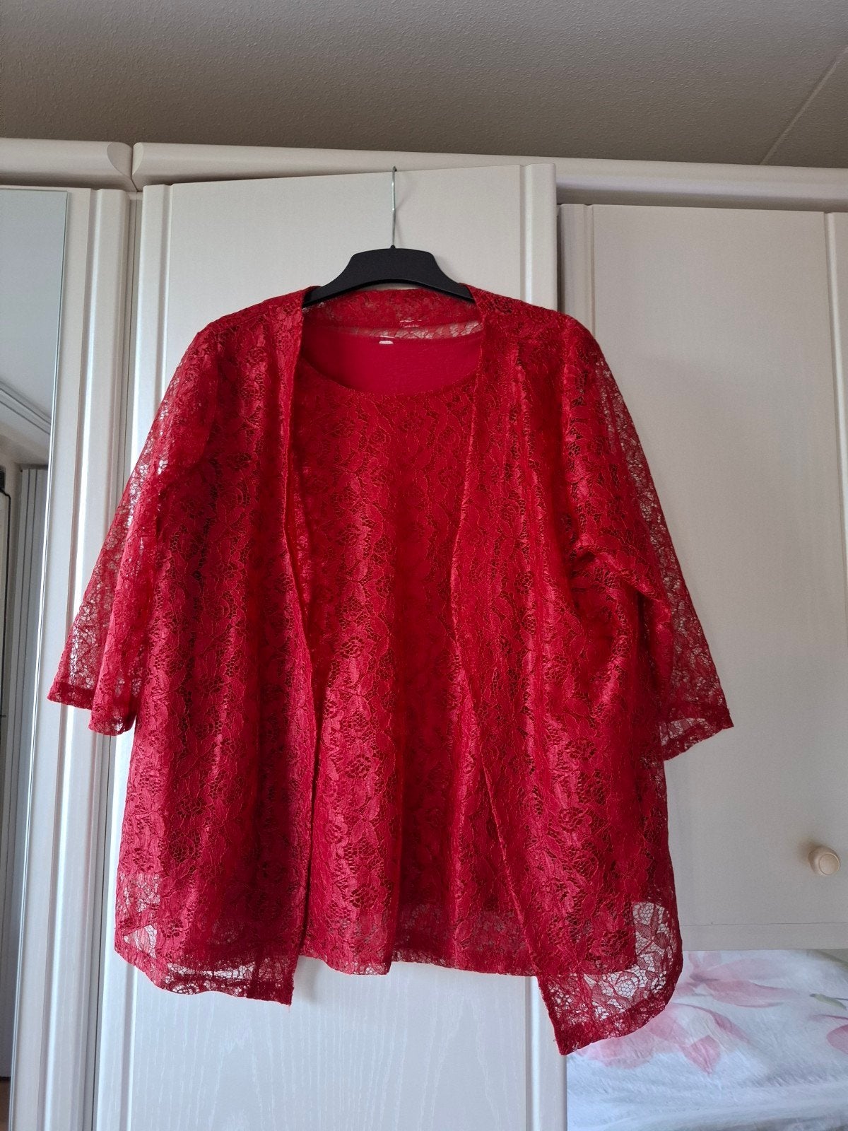 2 delige rode top maat 42 4 euro, Kleding | Dames, Ophalen of Verzenden, Zo goed als nieuw, Maat 42/44 (L), Rood