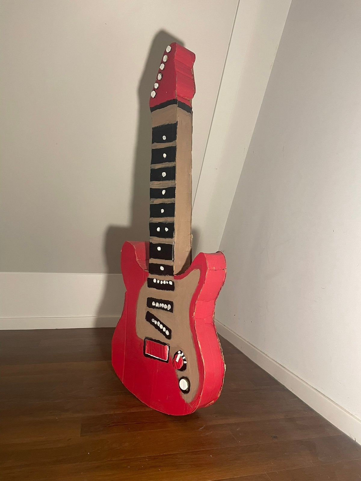 Kartonnen kunst gitaar, Ophalen of Verzenden, Zo goed als nieuw, Solid body, Overige merken