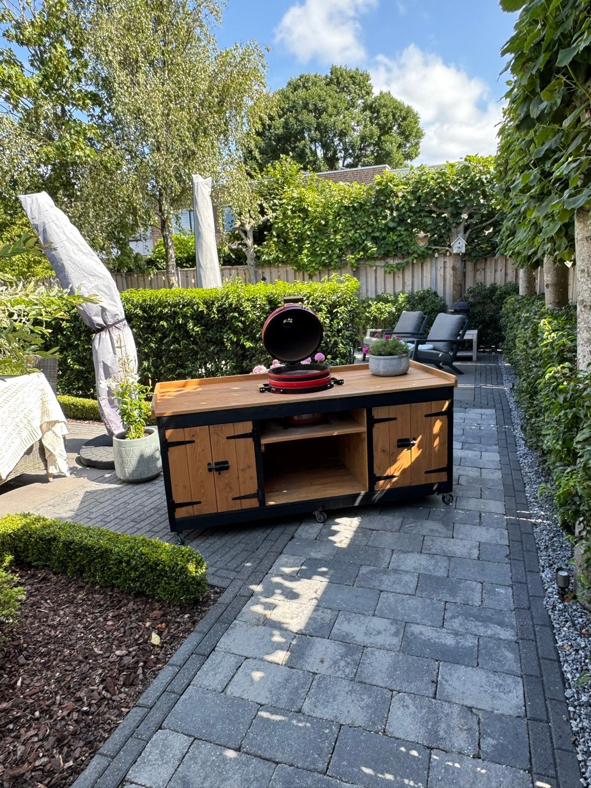 Kamado BBQ met buitenkeuken , stevige hoes en aszuiger, Ophalen, Zo goed als nieuw, Houtskool, Inbouw