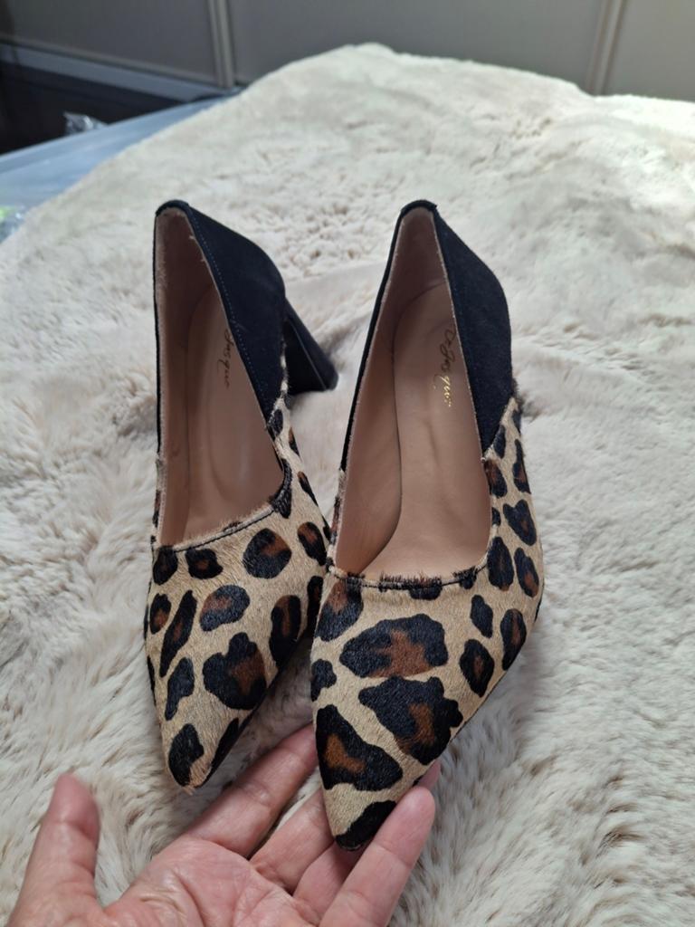 Nieuwe leren pumps met luipaardprint Dejacque 37, Ophalen of Verzenden, Nieuw, Bruin, Pumps