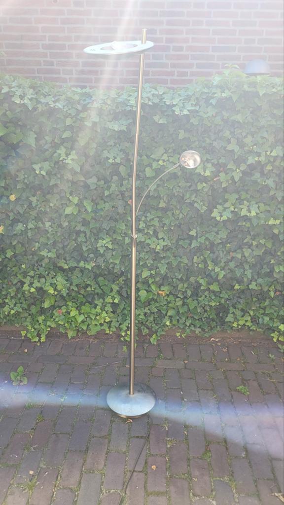 Moderne vloerlamp met uplighter en leeslamp, Gebruikt, Ophalen of Verzenden, Metaal, Modern