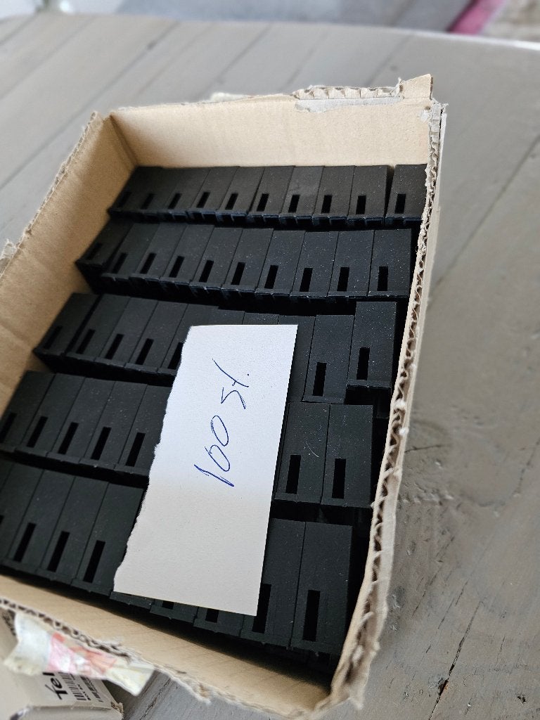 ISO power socket housing (200 stuks), Ophalen of Verzenden, Nieuw